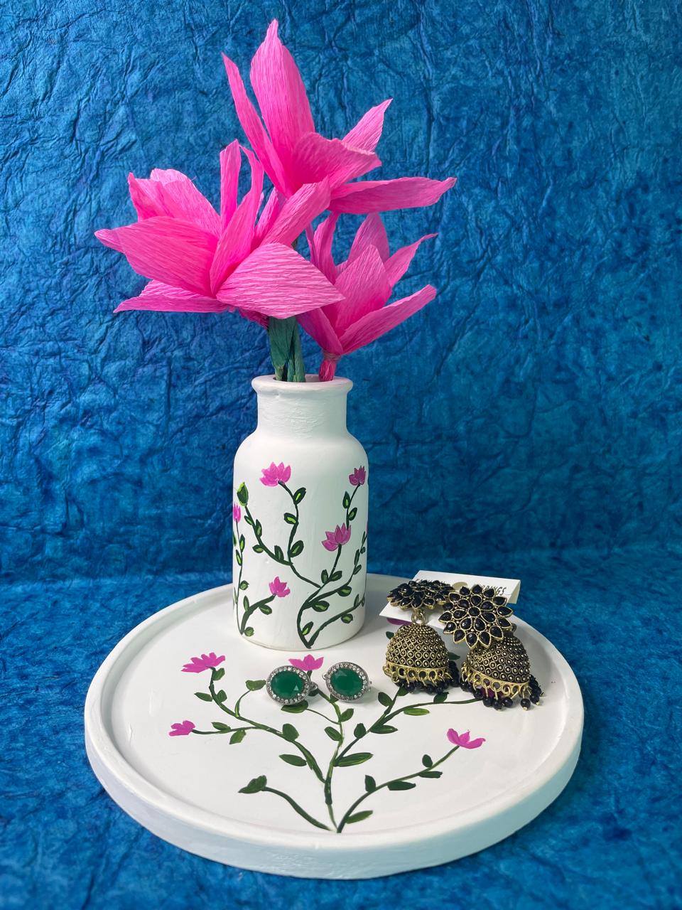 Handcrafted minimal decor set